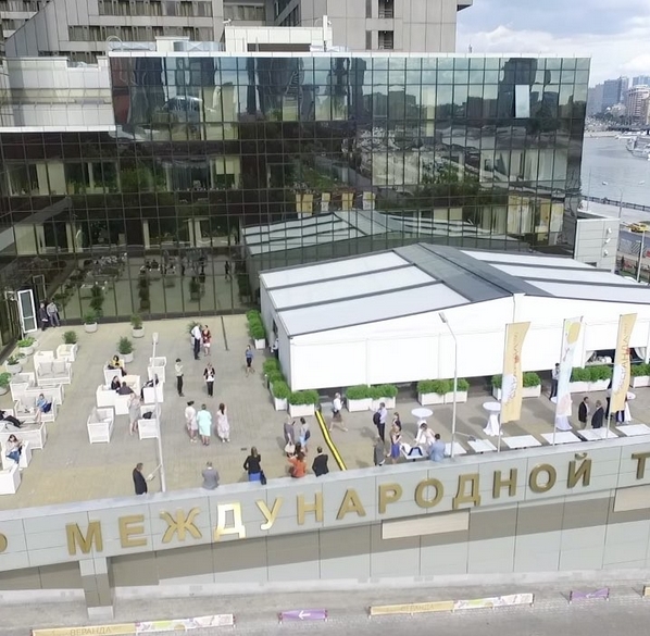 ООО «Кушман энд Вэйкфилд» провел презентацию #MARKETBEAT на крыше ЦМТ
