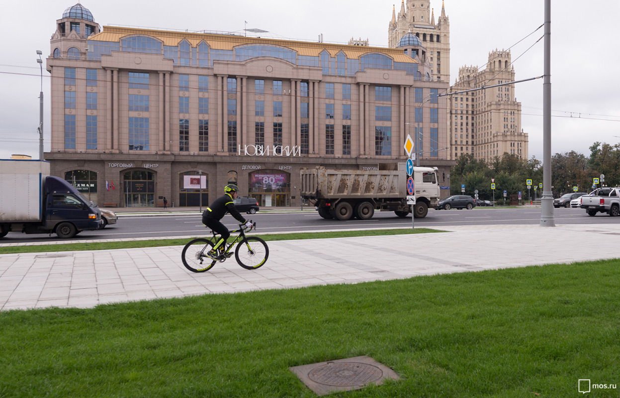 Новинский пассаж приняли в семью